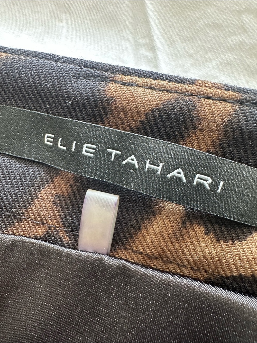 Elie Tahari Leopard-Print Pencil Skirt in Black and Brown, size 8 - Picture 4 of 15
